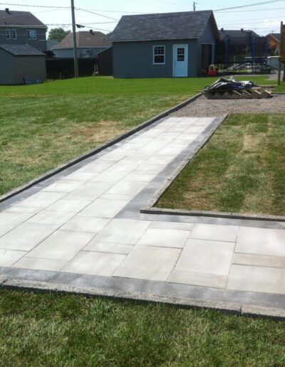 Terrassement, pose de pavé et de tourbe