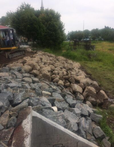 Enrochement et protection de terrain