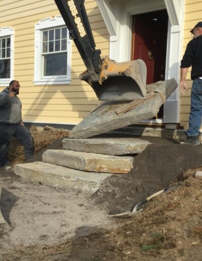 Pose d'escalier en pierre naturelle